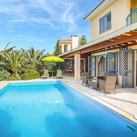 Sleeps 7 With Pool Air Con And Wifi