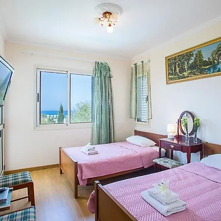 Sleeps 7 With Pool Air Con And Wifi Villa