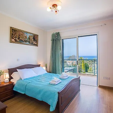 Villa Sleeps 7 With Pool Air Con And Wifi *
