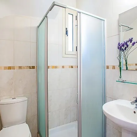 Sleeps 7 With Pool Air Con And Wifi