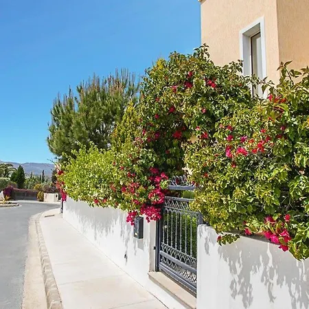 Sleeps 7 With Pool Air Con And Wifi Villa