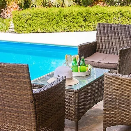 Villa Sleeps 7 With Pool Air Con And Wifi